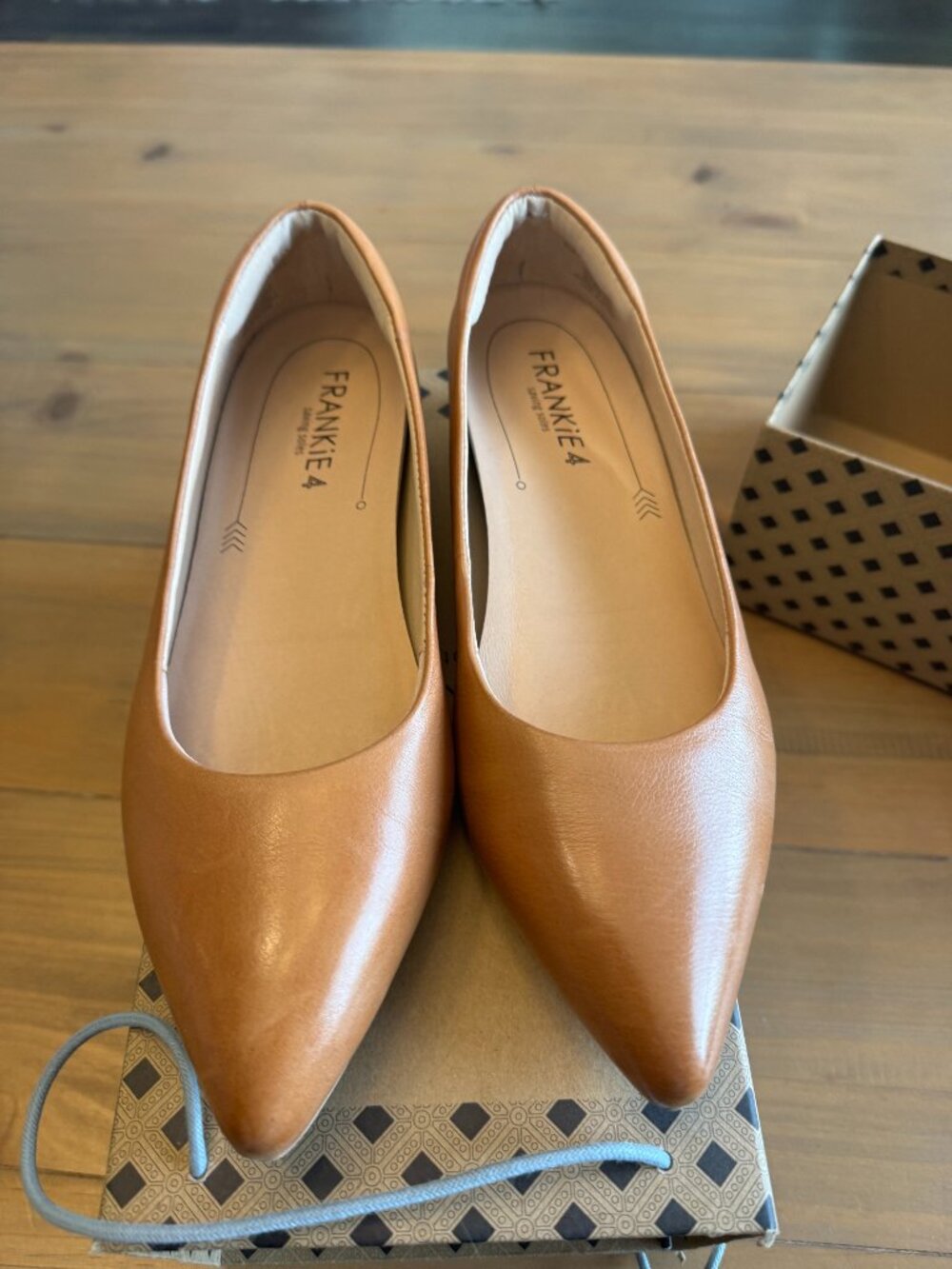 Frankie4 Poppy Flat